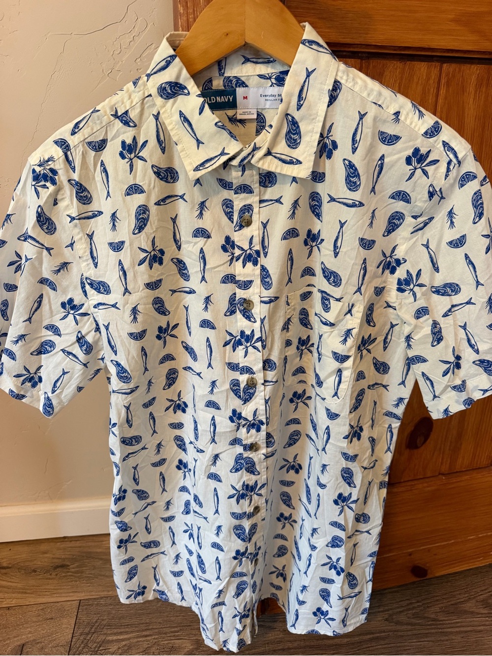 Old Navy White Short-Sleeve Button-Down Shirt with Blue Fish & Floral Print M